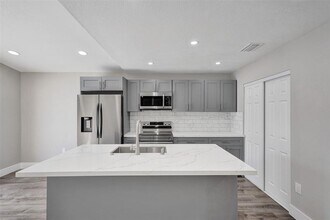Building Photo - 2614 W 65th St