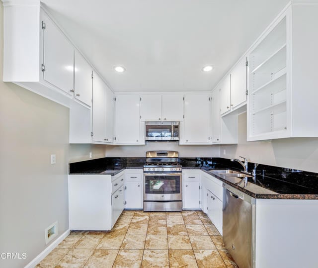 Building Photo - 590 N Los Robles Ave