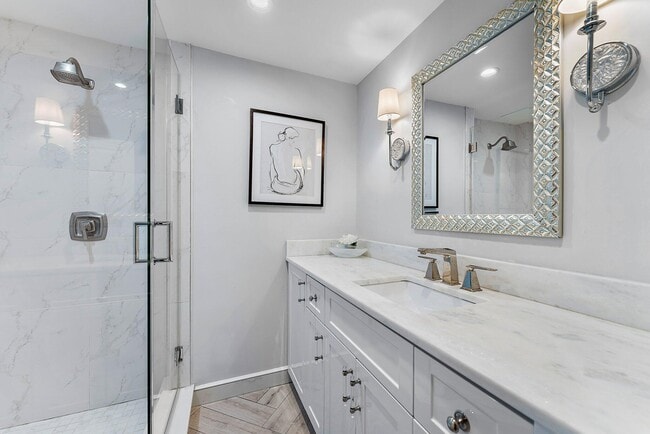 Building Photo - 2320 23rd Ct