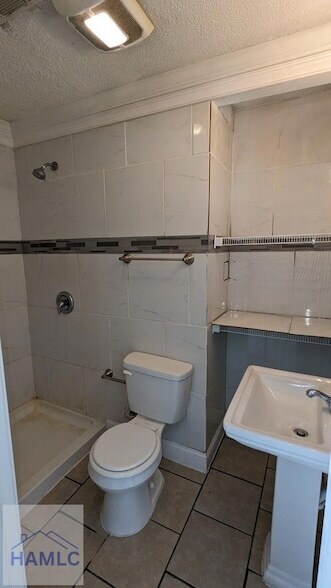 Building Photo - 214 Honey Ln Cir