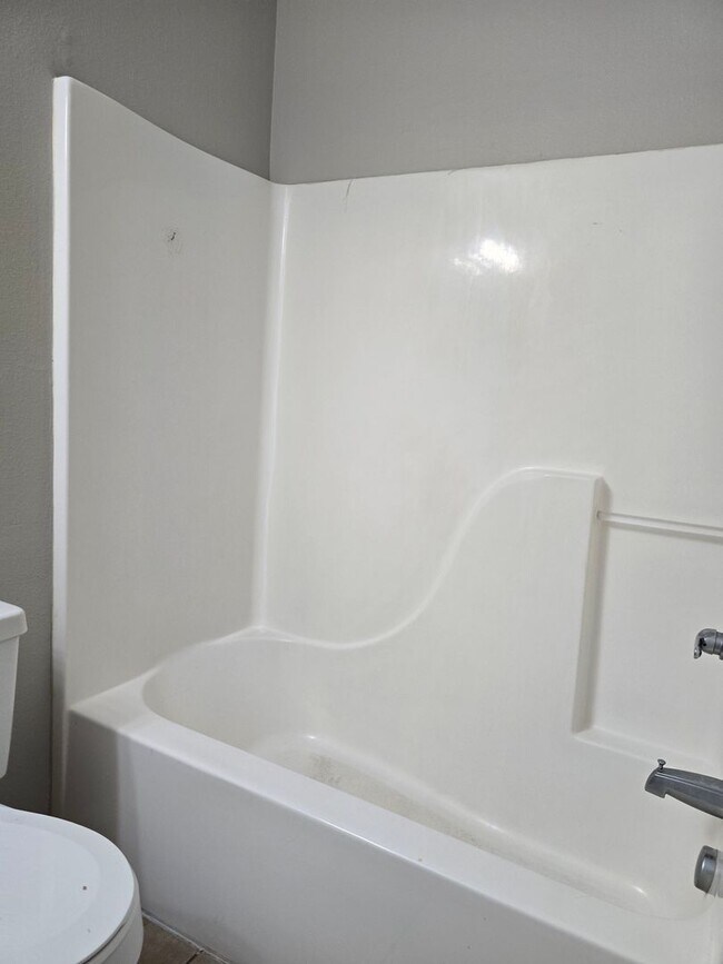 Building Photo - 1505-1507 Greensboro Dr