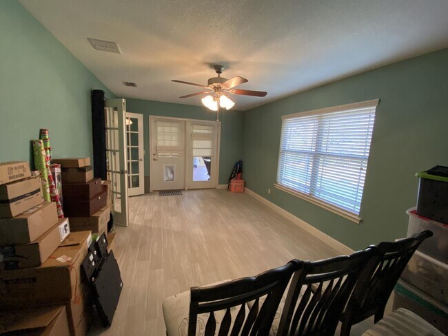 Building Photo - 2722 Lakes Edge Ln