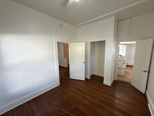 Building Photo - 1353 Commercial St SE