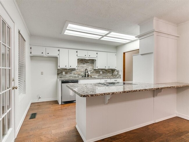 Building Photo - 309 Kingsbury Dr