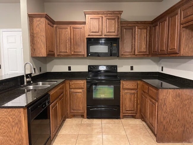Building Photo - Updated Duplex - Yukon Schools - Close to ...