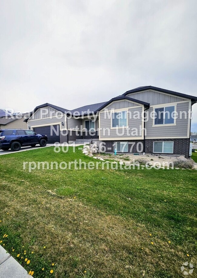 Building Photo - 3 Bedroom 2 Bath Duplex in Perry Now Avail...