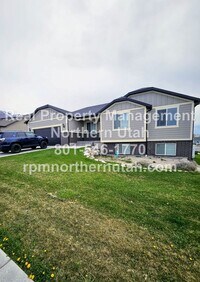 Building Photo - 3 Bedroom 2 Bath Duplex in Perry Now Avail...