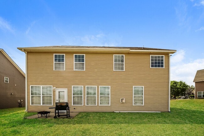 Building Photo - Beautiful 4 Bedroom Single Family Home