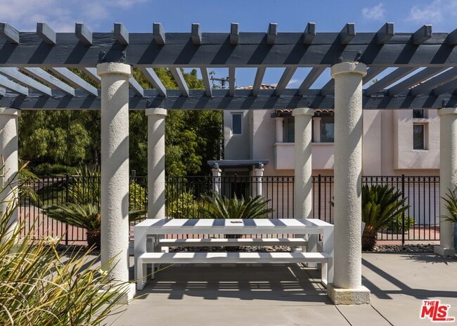 Building Photo - 6435 Zumirez Dr