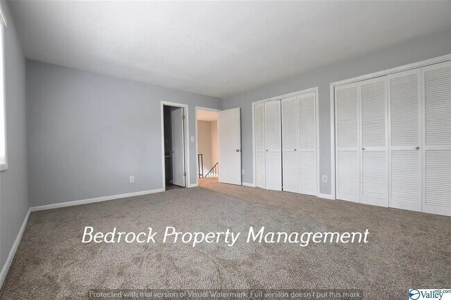 Building Photo - 2008 Woodmore Dr SE