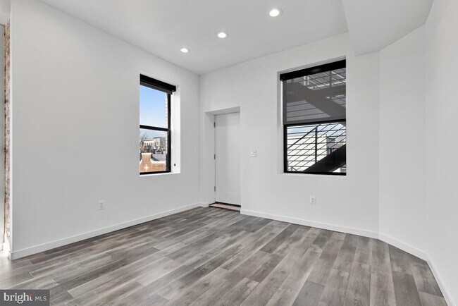 Building Photo - 506 H St NE