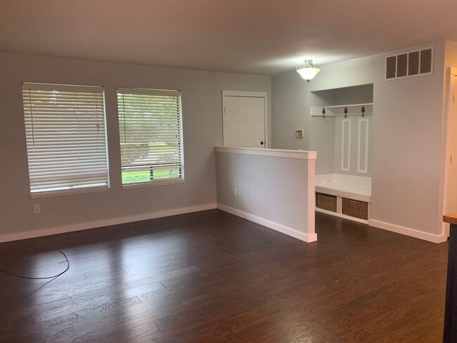 Building Photo - Newly Updated 2 Bed. 2 Bath Home on Fenced...