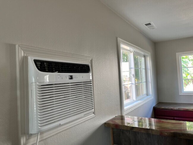 Building Photo - 3 Bedroom Home Centrally Located in Carson City