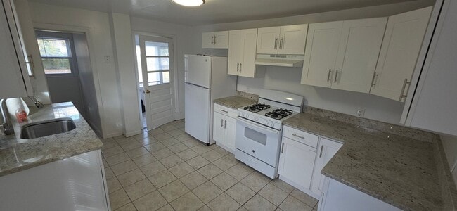 Building Photo - Stunning 3 Bedroom House for Rent in Neptune!