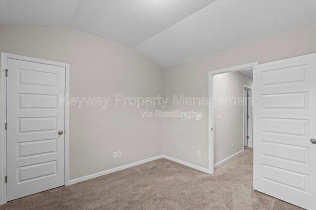 Building Photo - 1043 Linsmore Ave
