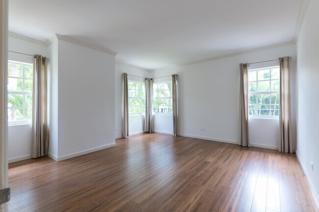 Building Photo - 336 Marlborough Pl