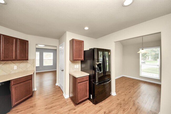 Building Photo - 9914 Swallow Dr
