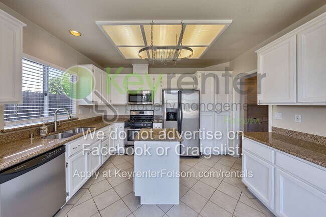 Building Photo - 617 Vernon Oaks Dr
