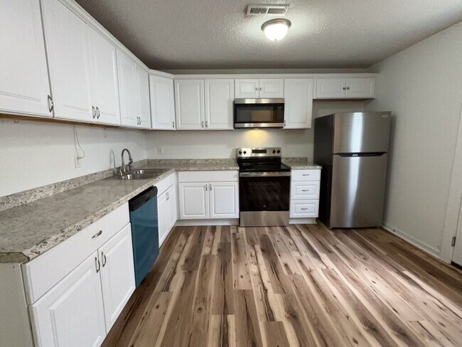 Building Photo - 227 Challedon Dr