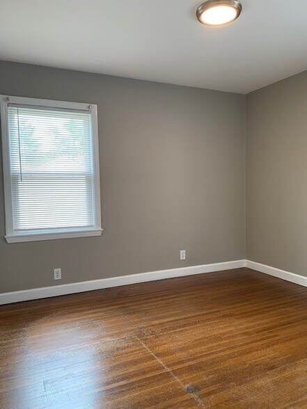 Building Photo - 637 W 44th St