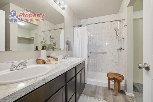 Building Photo - 12794 Conner St