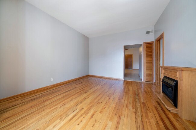 Building Photo - 3934 N Francisco Ave