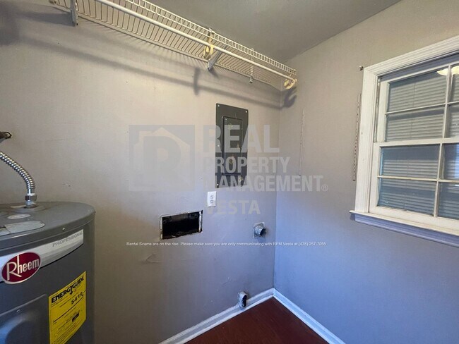 Building Photo - 2258 Silver Pines Ct