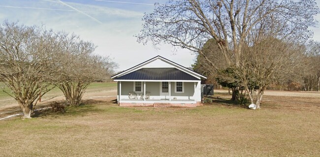 Primary Photo - Renovated property in Dunn with land!