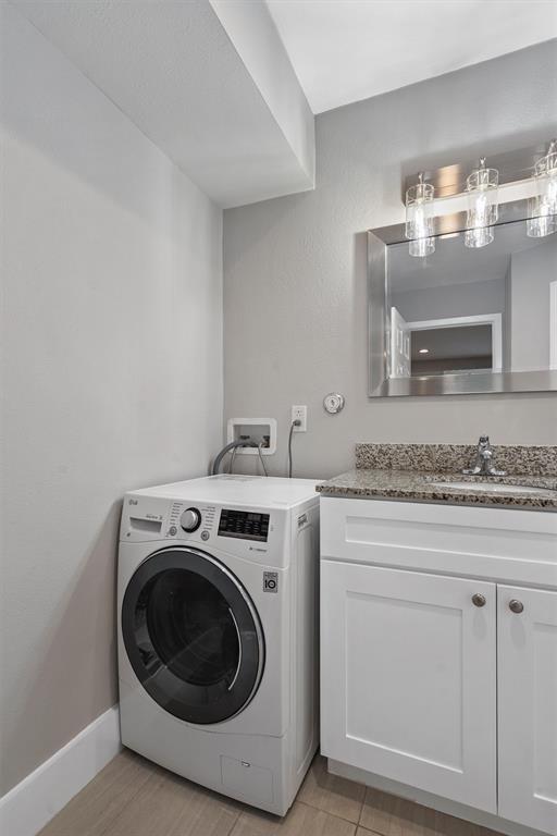 Building Photo - 935 La Posada Dr