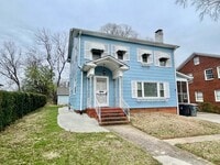 Building Photo - Welcome to this charming 4-bedroom, 2-bathroom home located in the vibrant city of Charlotte, NC