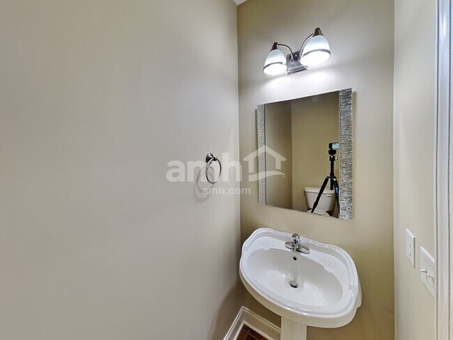 Building Photo - 3520 Wilbur St