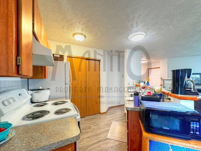 Building Photo - Ideally Located South Hill Unit