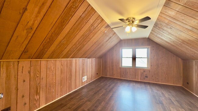 Building Photo - 7127 S Ridgeway Ave