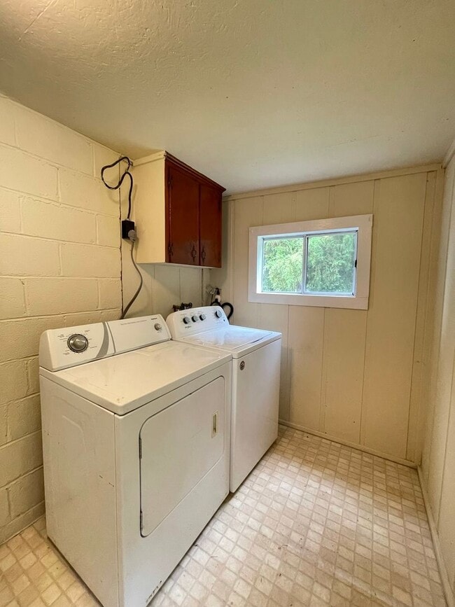 Building Photo - RENOVATED Cozy Ranch Rental Waiting For You!!