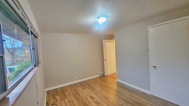 Building Photo - Charming 2 Bedroom 1 bath Brick Duplex in Rainier Ave S.