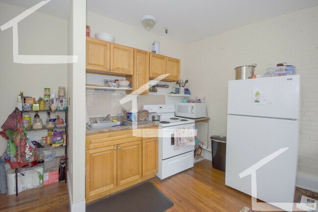 Building Photo - Central Fenway Location. Students Welcome!...