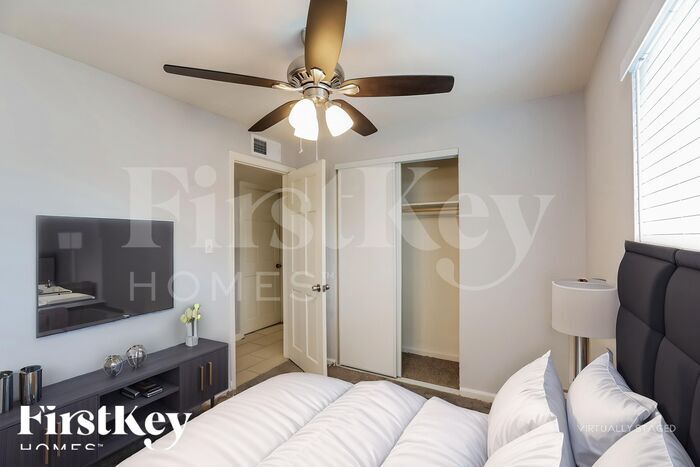 Building Photo - 6008 S 45th Pl