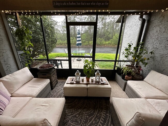 Building Photo - 251 Orange Grove Dr