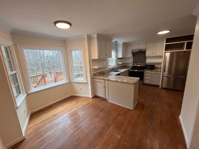 Building Photo - 5916 Park Forest Ln