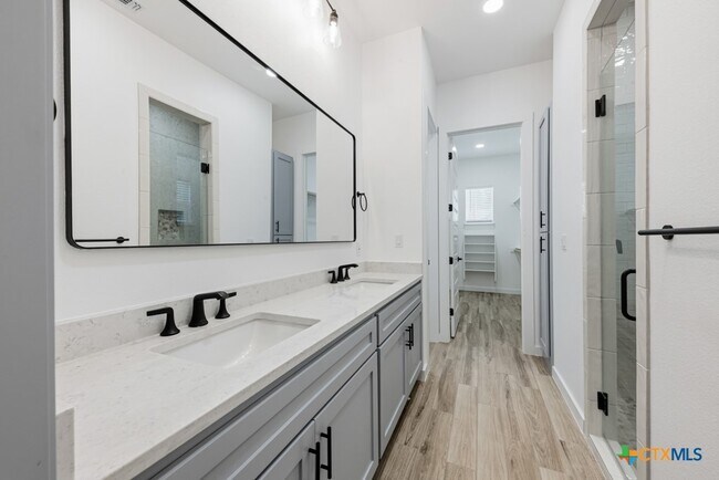 Building Photo - 158 S Academy Ave