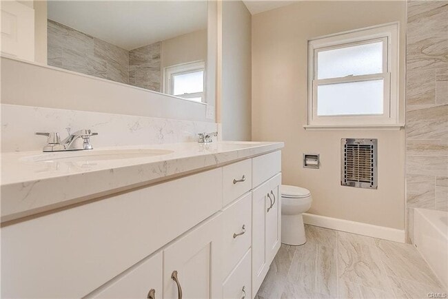 Building Photo - 1242 E Everett Pl