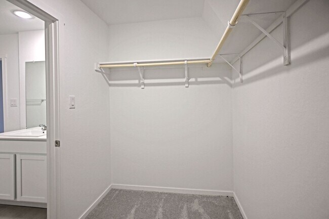 Building Photo - 2415 Shady Grv