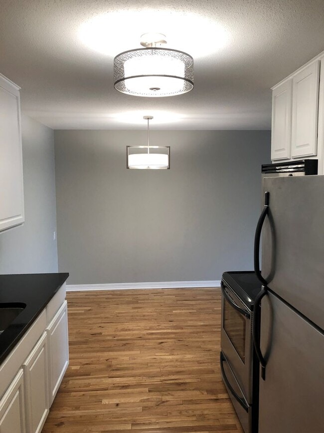 Building Photo - 2700 W 44th St