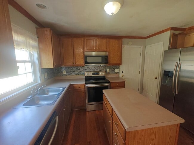 Building Photo - 4037 Birdbrook Dr