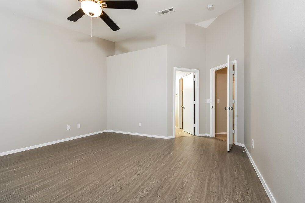 Building Photo - 5828 Meadow Dale Dr