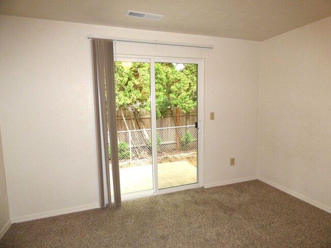 Building Photo - Rent Special: 1/2 Off July's Rent!! Ground Level 1 Bedroom 1 Bath W/ AC