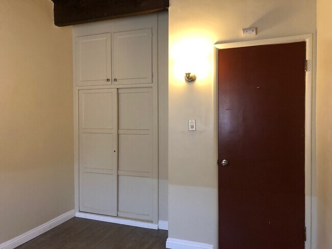 Building Photo - 6727 Pickering Ave