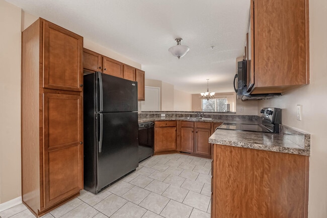 Building Photo - 2215 Rolling Hills Dr