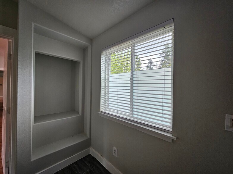 2nd story bathroom storage - 13235 SE Oatfield Rd