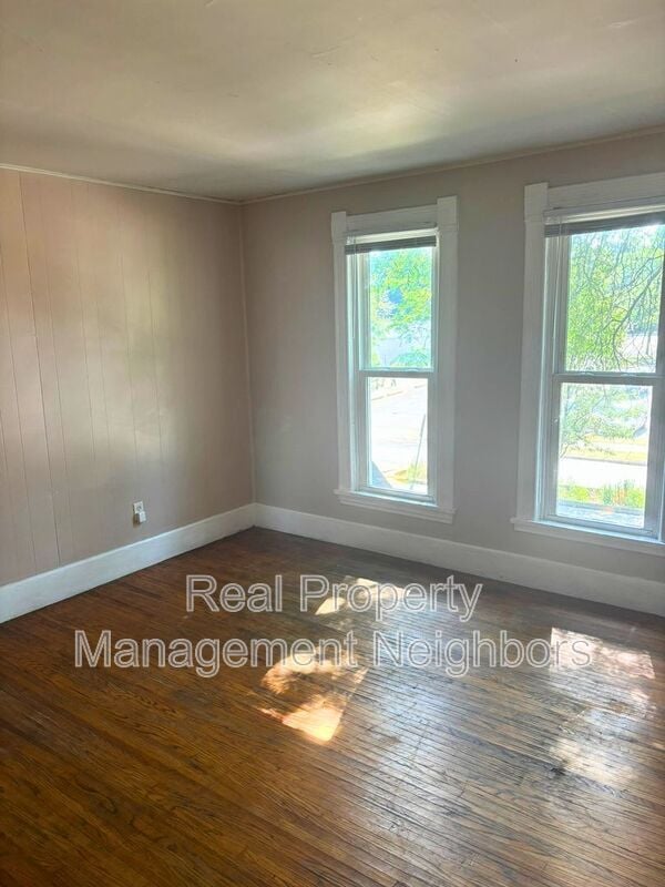 Building Photo - 1717 Plainfield Ave NE